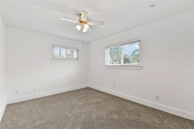 Building Photo - 826 Seacliff Dr