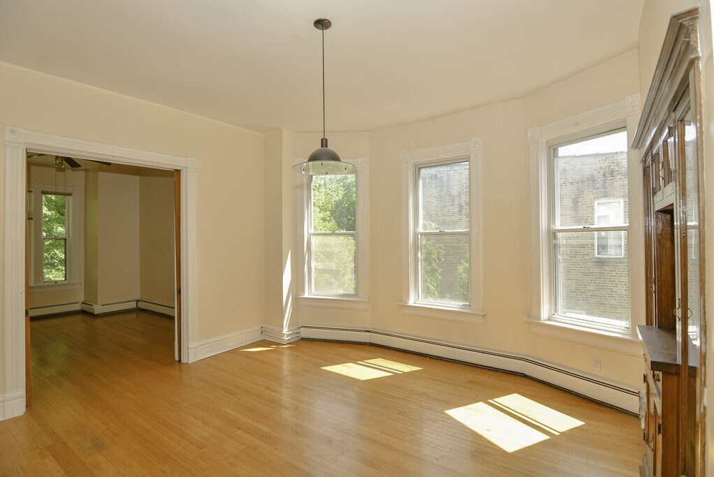 Building Photo - 1441 W Warner Ave