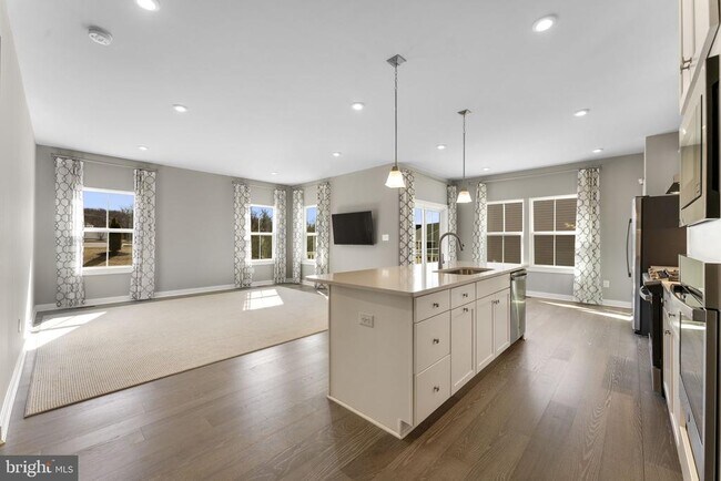 Building Photo - 143 Hood Farm Dr