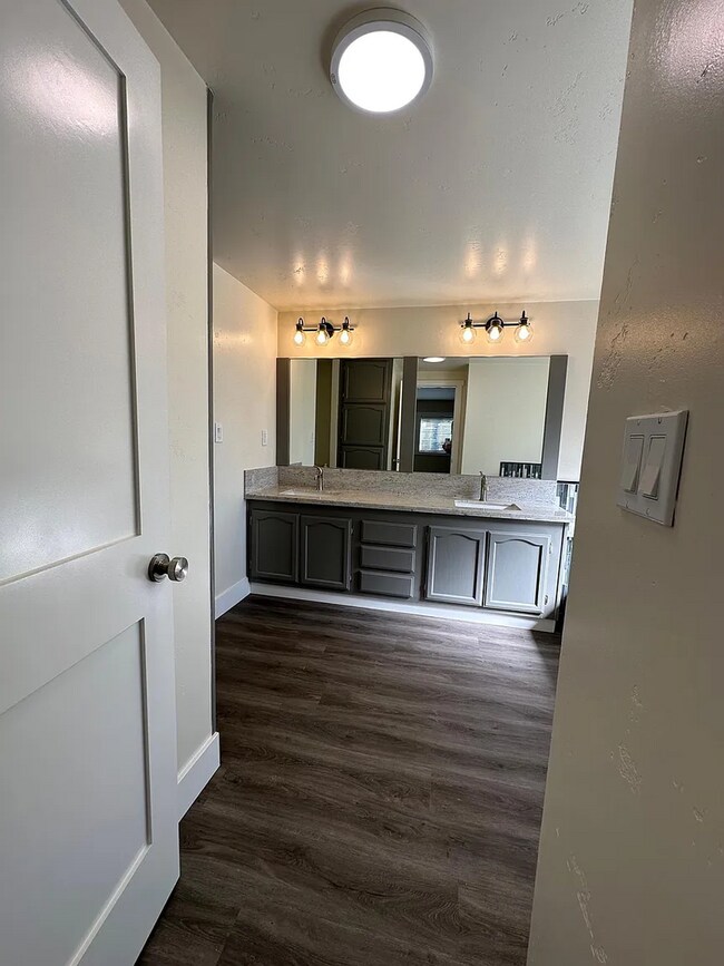 Building Photo - Modern Auburn Retreat—Fully Renovated 3BR ...