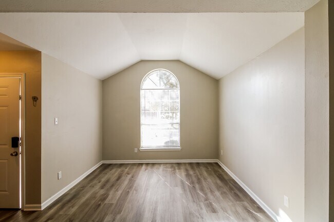 Building Photo - 2910 Fawn Ct