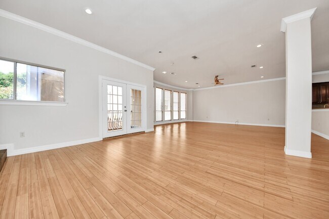 Building Photo - 3014 Chenevert St