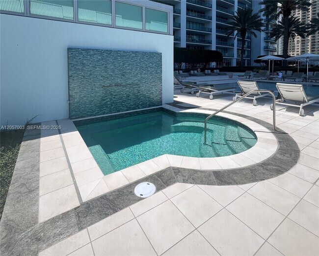 Building Photo - 1331 Brickell Bay Dr