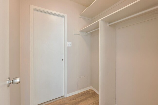 Building Photo - Sunny Renovated Studio w/Utilities Include...