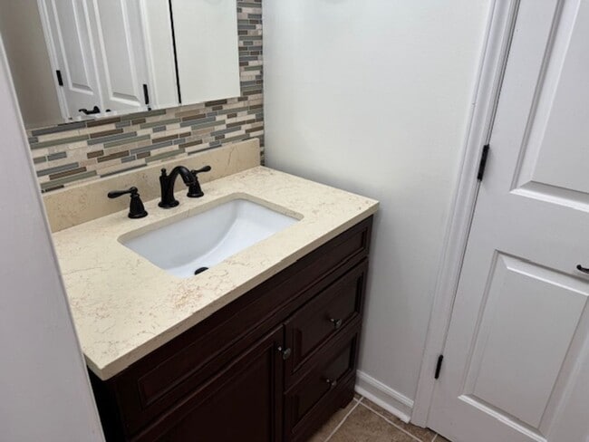 Building Photo - 200 Snead Rd