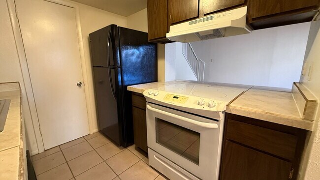 Building Photo - "Charming 2-Bedroom Townhouse in Phoenix -...