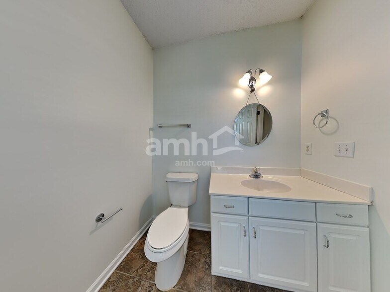 Building Photo - 3300 Kemper Ct