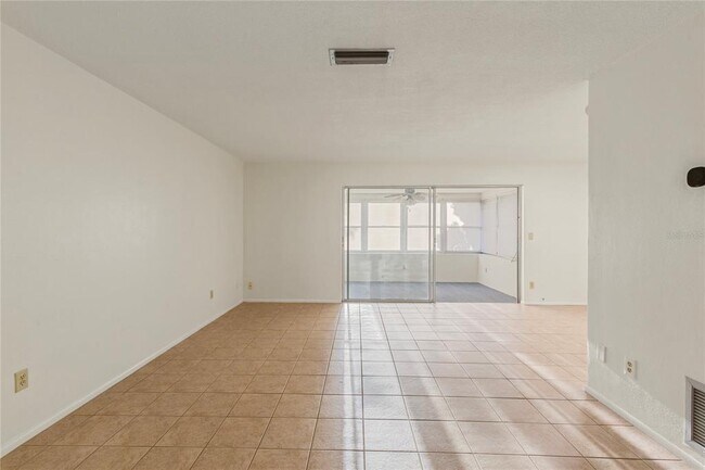 Building Photo - 1248 Lazy Lake Rd W