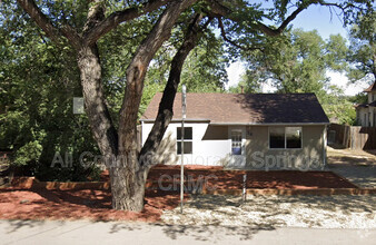 Building Photo - 26 W Brookside St