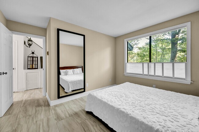 Building Photo - 213 Ledge Dr