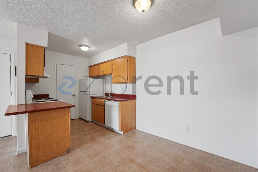 Building Photo - Unit 110