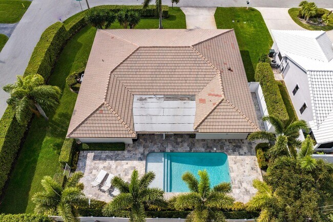 Building Photo - 899 Barcelona Dr