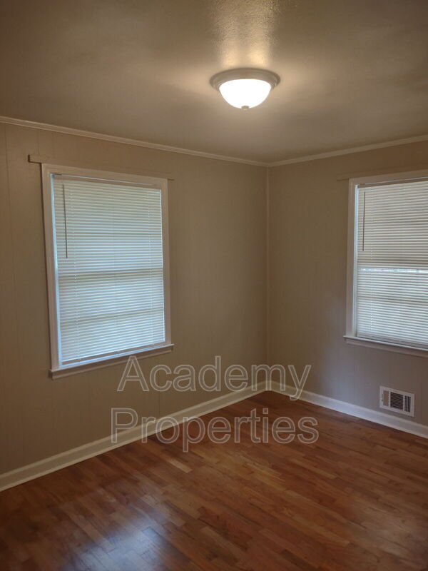 Building Photo - 6422 Gibson Rd