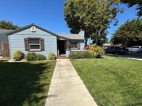 Building Photo - 2 Bedroom 1 Bath Family Home