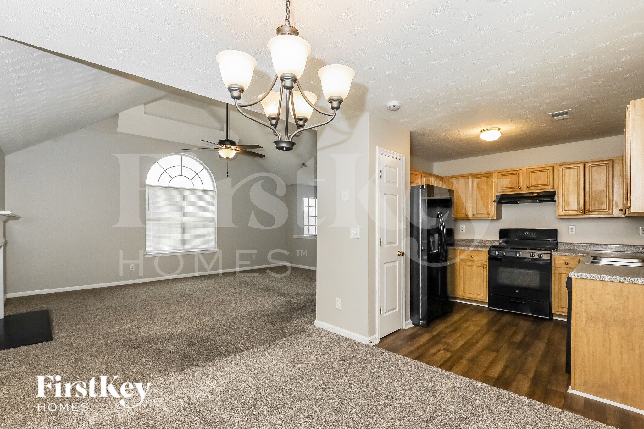 Building Photo - 2631 S Hills