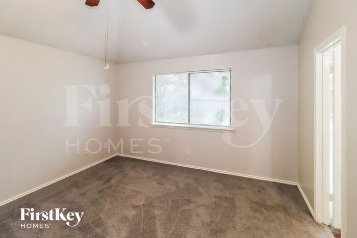 Building Photo - 3200 Creekwood Ln