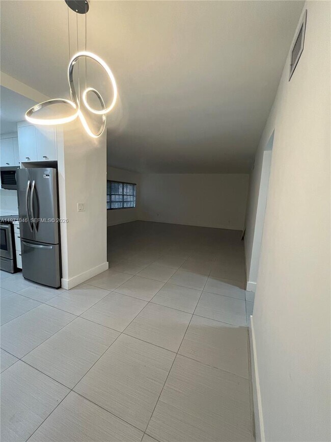 Building Photo - 11855 NE 19th Dr