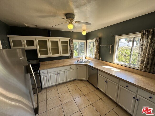 Building Photo - 4001 Chevy Chase Dr