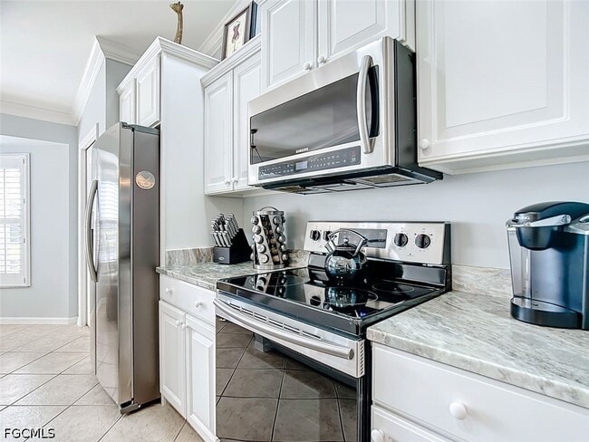 Building Photo - 10401 McArthur Palms Ln