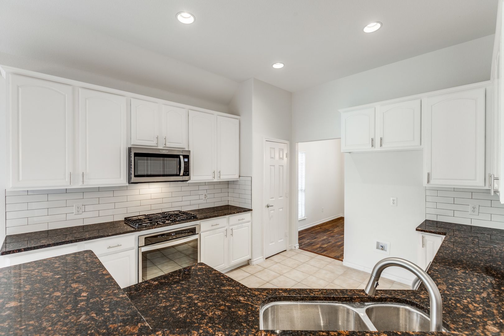 Building Photo - 9440 Park Garden Dr