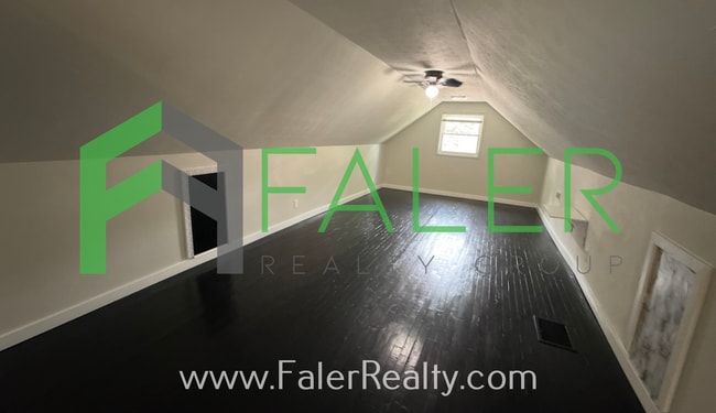Building Photo - Show-stopping rental available!