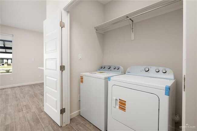 Building Photo - 12 Selena St