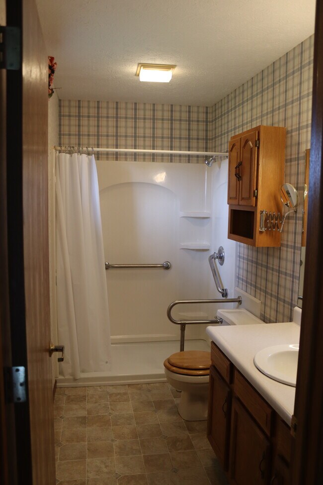 Building Photo - 1953 Greenbrier Ave