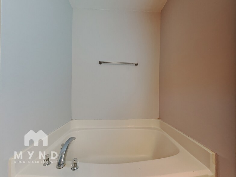 Building Photo - 2421 2nd St NW