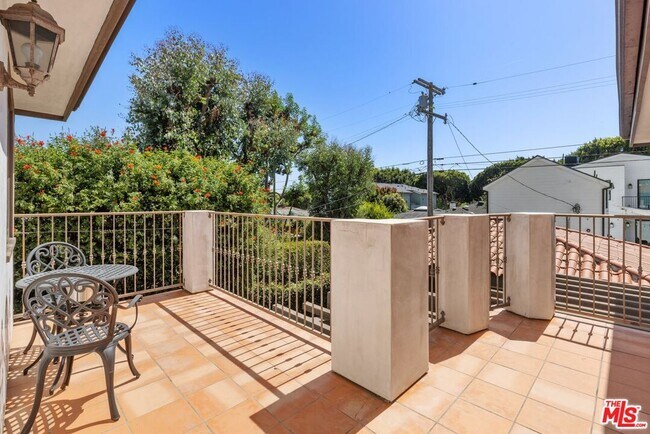 Building Photo - 1024 25th St