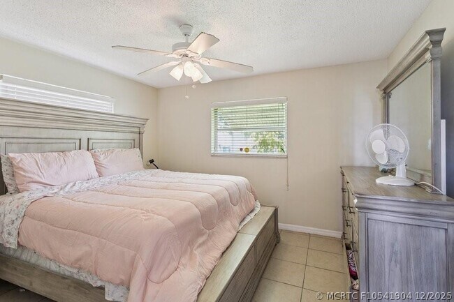 Building Photo - 6708 NW 57th Dr
