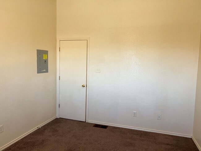 Building Photo - 4204 Gus Dr