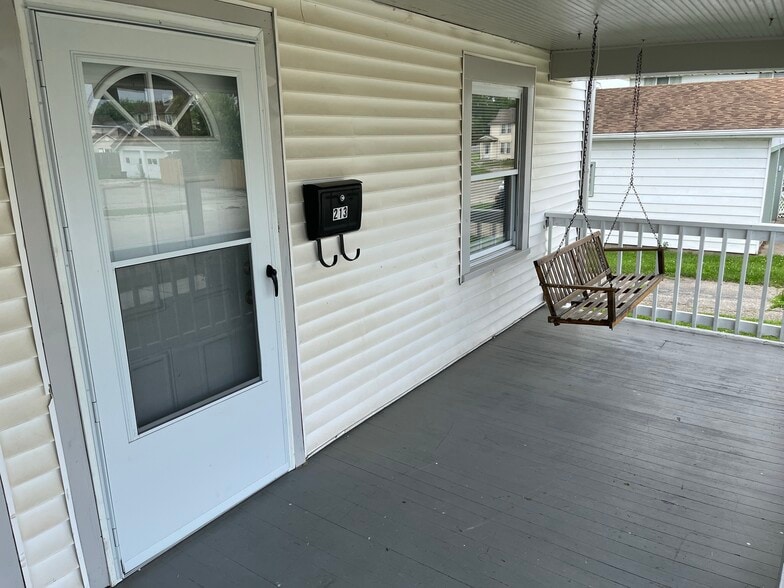 Building Photo - 211 Snyder St