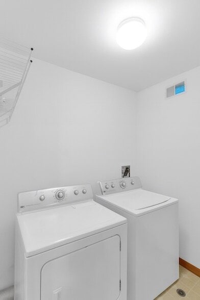 Building Photo - 10549 Wakefield Ln