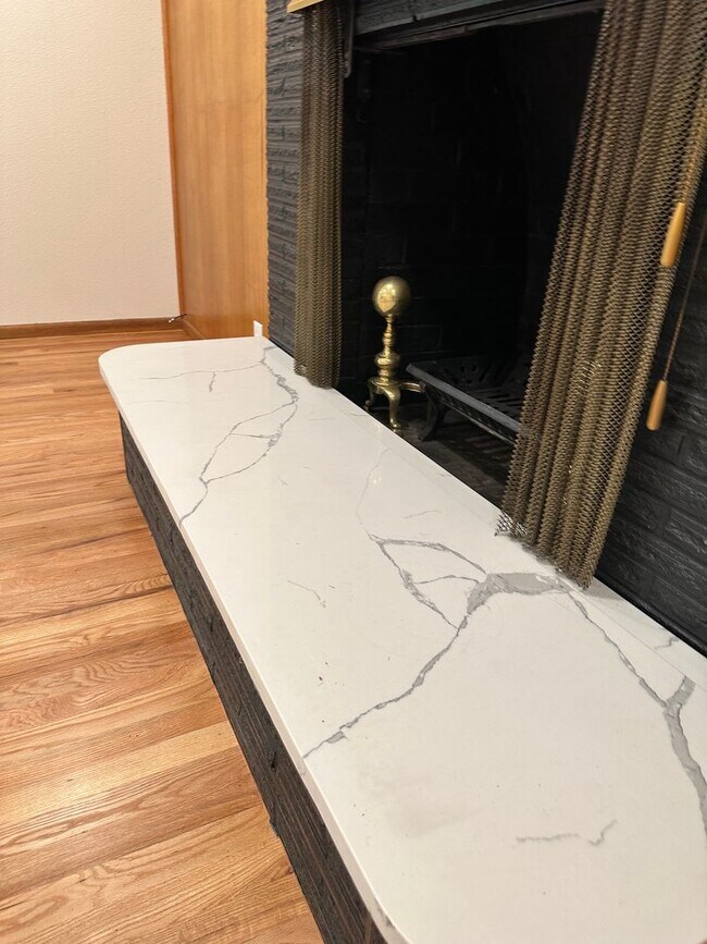 Building Photo - GORGEOUS RANCH STYLE HOME ON HUGE MANICURED LOT IN GARDEN HOME IN SW PORTLAND