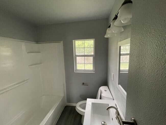 Building Photo - 258 Cresham Dr