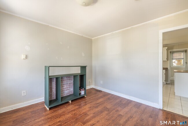 Building Photo - 793 Brewster St