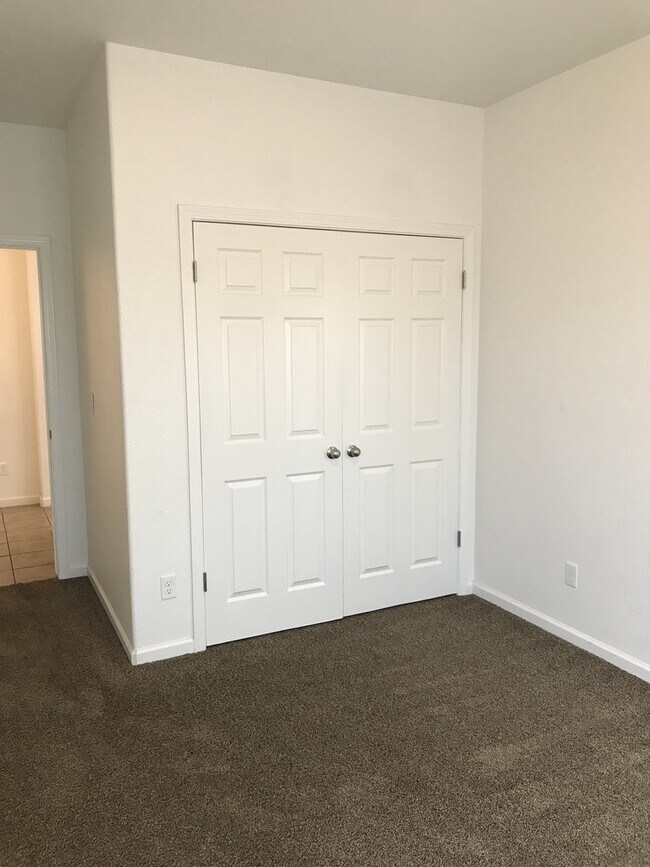 Building Photo - 3 bed 2 bath home for rent