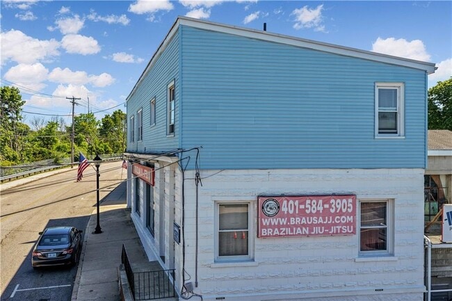Building Photo - 33 Railroad Ave