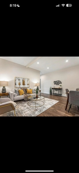 Living Room - 406 S Pearl St