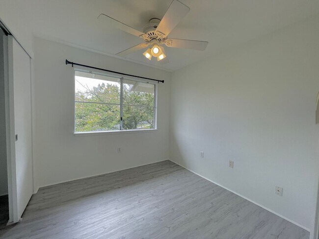 Building Photo - 95-1025 Kaapeha St #208