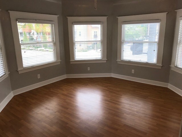 Building Photo - 404 12th St