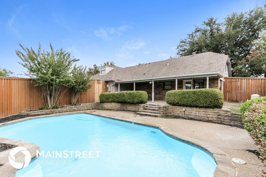 Building Photo - 1421 Pine Hill Dr
