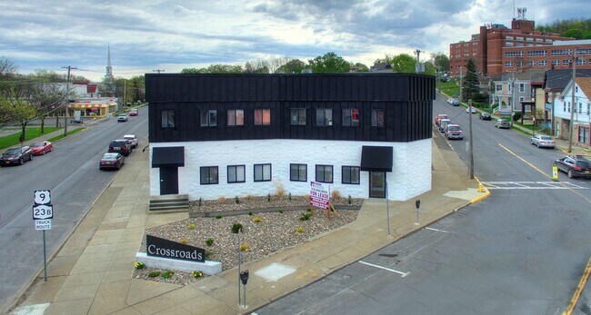 Building Photo - Industrial 1 BD near Warren St!