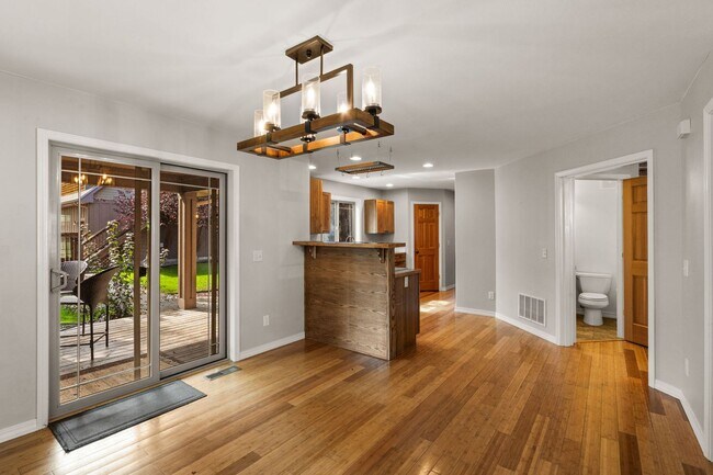 Building Photo - Spacious 3-Bedroom Home in Sought-After Valley West