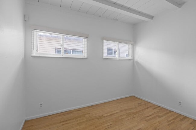 Building Photo - 15826 Magnolia Blvd