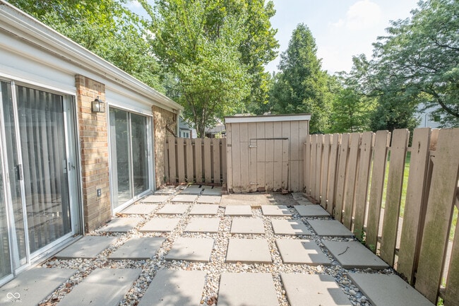 Building Photo - 8283 Sobax Dr