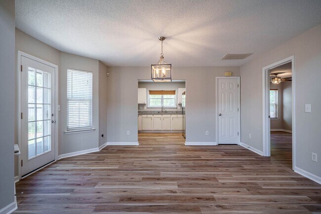 Building Photo - 101 Thorncrest Dr