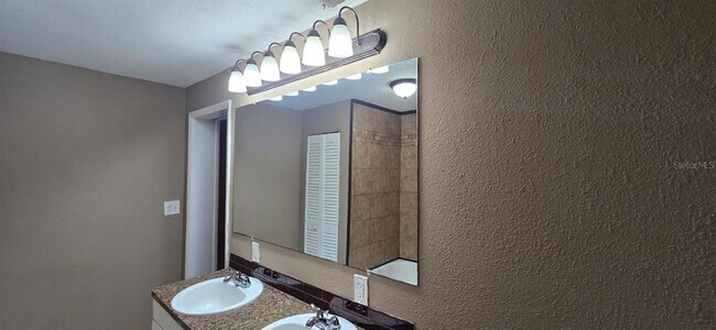 Building Photo - 6221 Woodhaven Dr