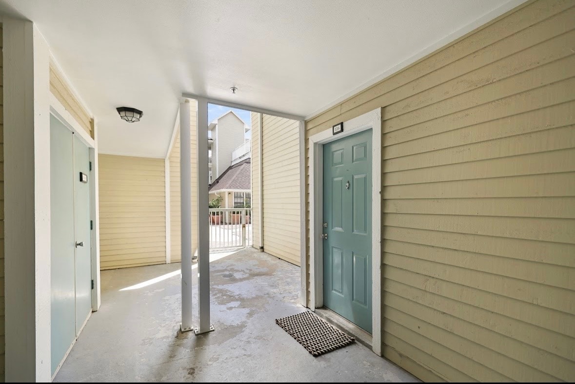 Building Photo - 1000 W Horatio St