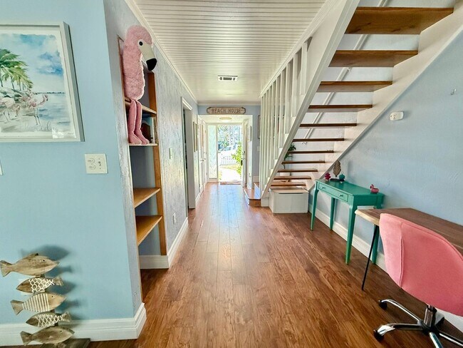 Building Photo - Beautiful 2 Bedroom Townhome in NSB with p...